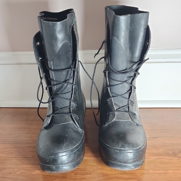 Vintage (1973) Military Extreme Weather Bata Boots 8R - Picture 1 of 5